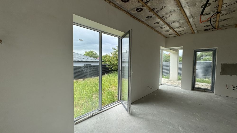 Одно поверховий чистовий будинок, підвал, гараж! Топова еколокація!