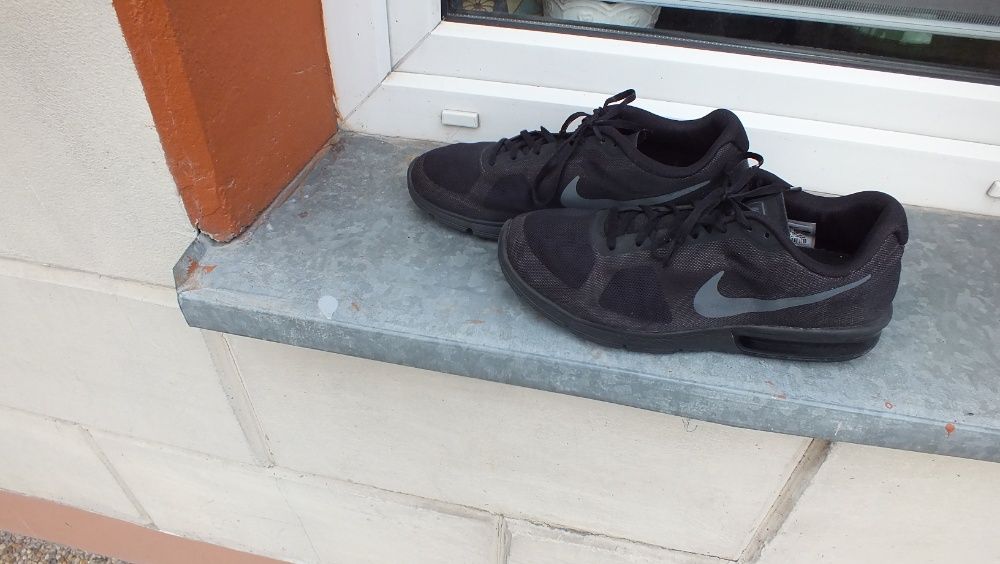 Super buty sportowe marki Nike air max w roz 45,5