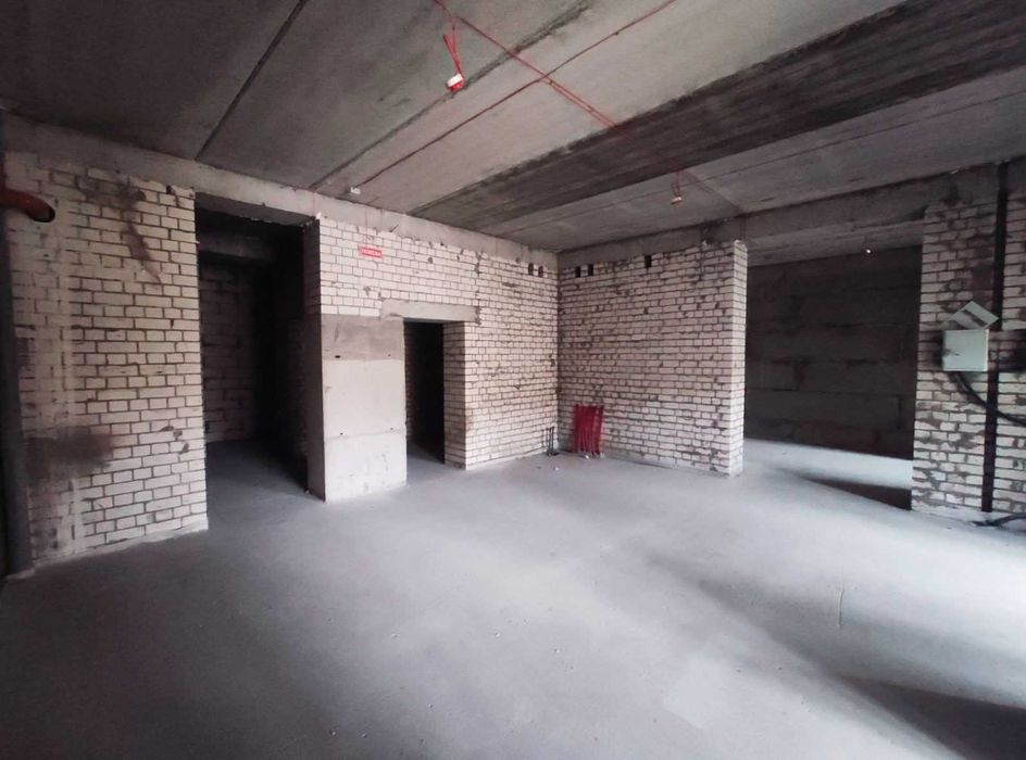 Продаж неж приміщення 1 пов ЖК Чайка(до метро 10 хв) 200м кв  дешево