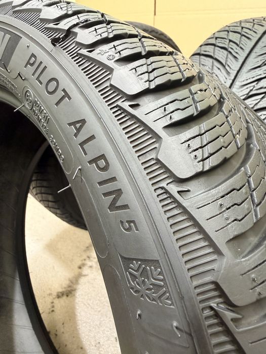 Michelin Pilot Alpin5 235/45/18 kpl 4 szt rok 2020 bieżnik 5,0-6,5 mm