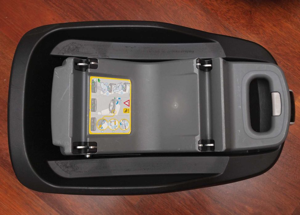 Fotelik samochodowy Maxi-Cosi Pearl 9-18kg + baza FamilyFix isofix