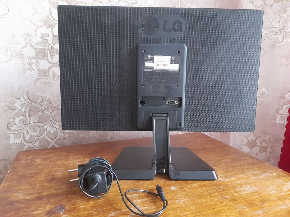 Монітор LG Flatron 20EN33SS-B