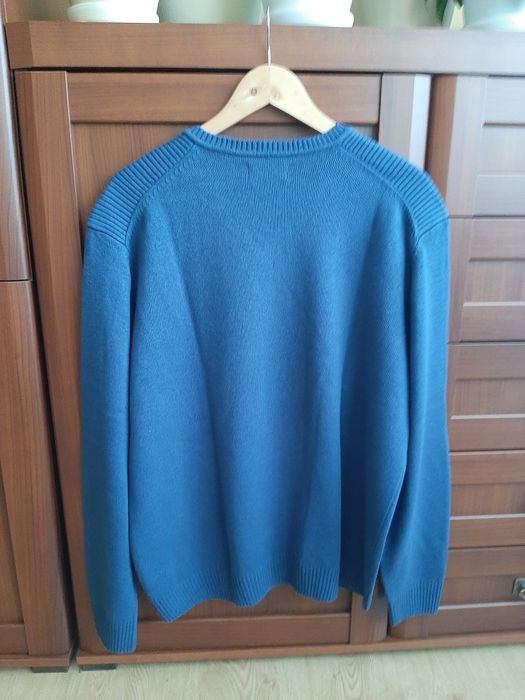 Sweter męski elegancki prosty dekolt w serek