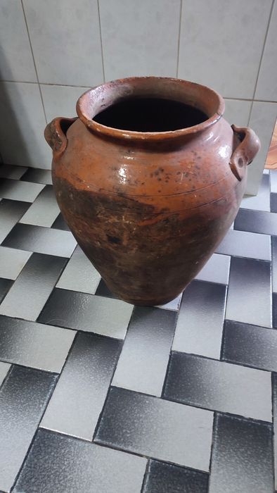 Bilha de barro antiga