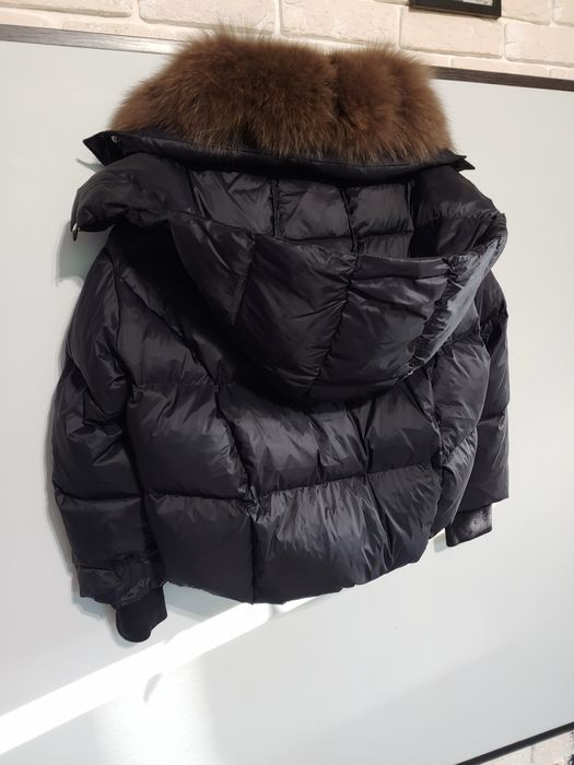 Пуховик с натуральным мехом.