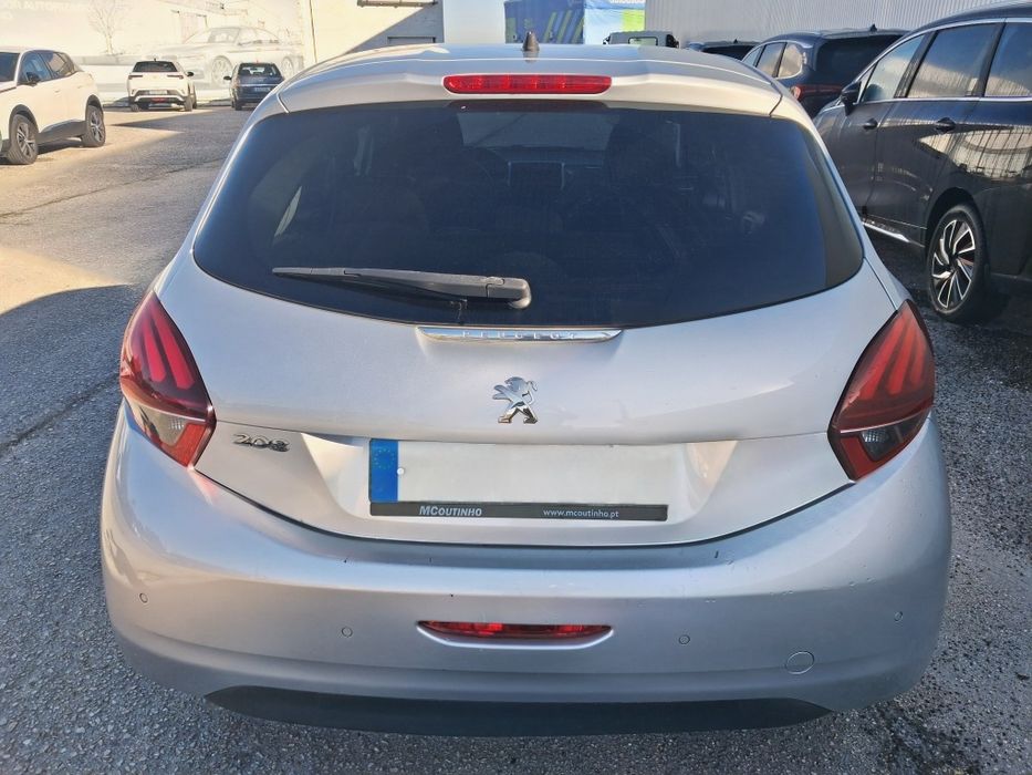 Peugeot 208 1.6 BlueHDi Style 2018 com 153 Mil  km foto 5