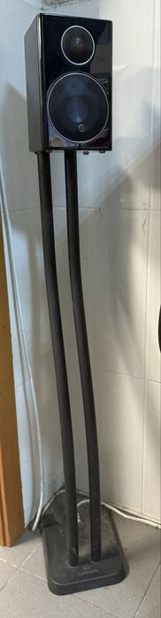 Varias colunas da monitor audio