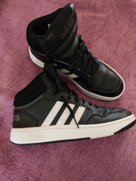 Sapatilhas adidas usadas