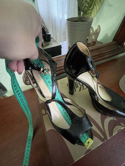 Босоніжки з екошкіри