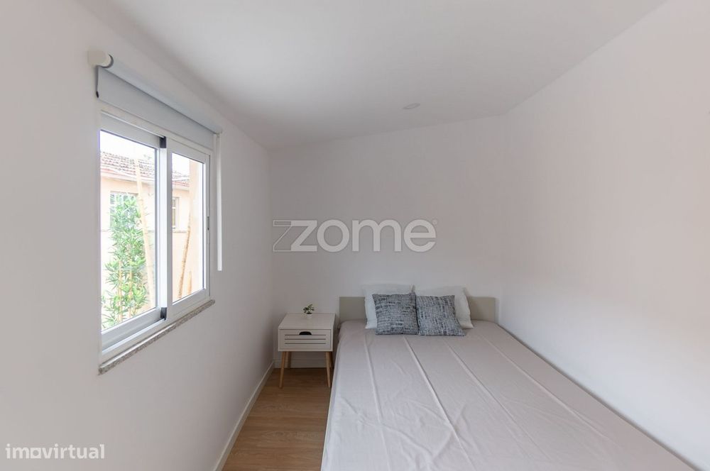 Conjunto de 3 casas independentes em Canelas