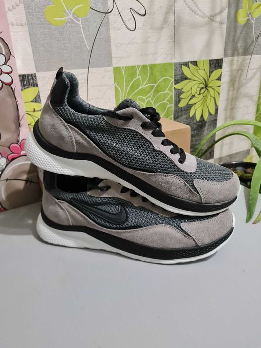 Кросівки чоловічі  сірі Nike