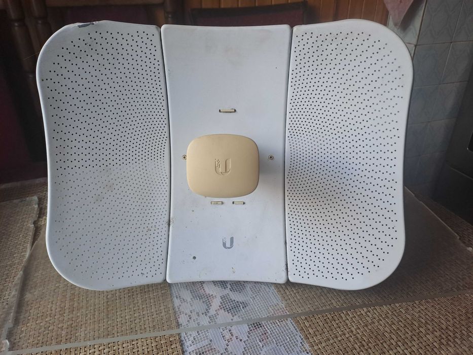 antena wifi dalekiego zasięgu Ubiquiti airMAX LiteBeam, zasieg nawet kilka kilometrów