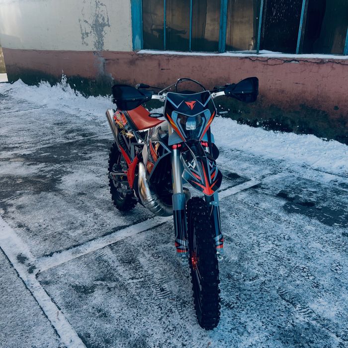 Продам кросовий мотоцикл кові 330 кубів мот дуже класний вартий уваги