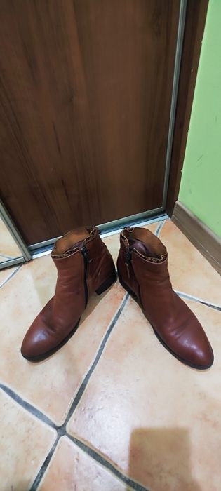 Buty damskie skórzane.