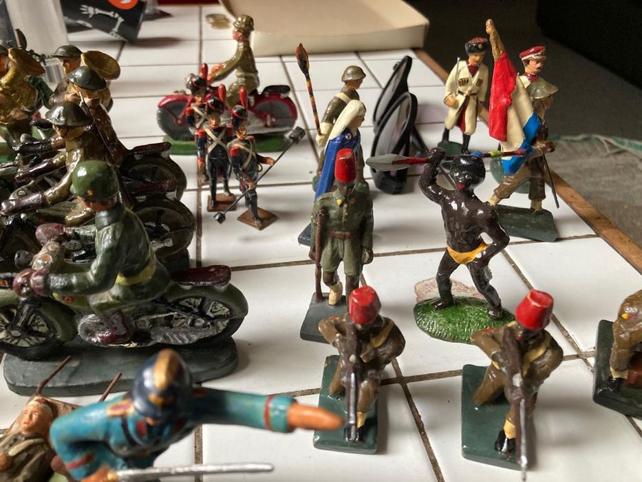 Soldados de chumbo antigos