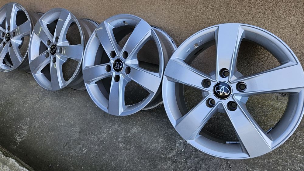 Alufelgi 16" 5x114'3 Toyota Corolla Verso Avensis inne