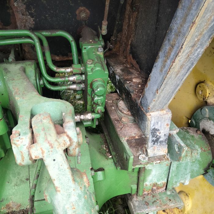 John Deere 3130 - uszkodzony