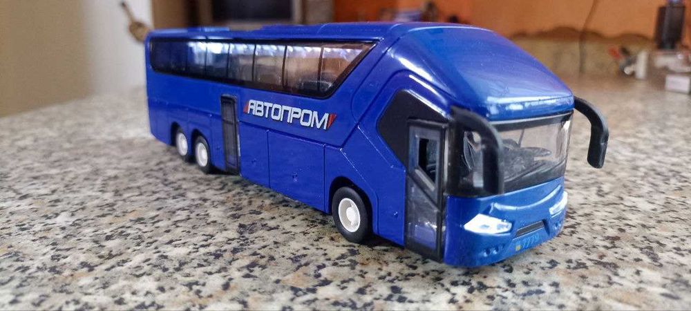 Mercedes-Benz свет в салоне, фары, звук, двери, металл 1:50, синий