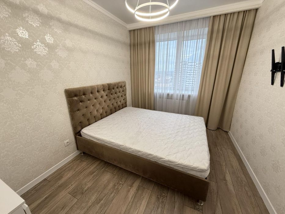 Продам велику 1кімнатну квартиру біля Центрального Парку