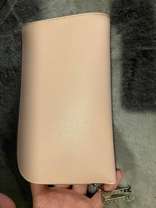 Piękna różowa kosmetyczka Dior