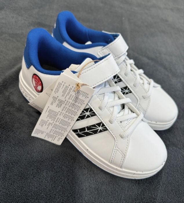 Tenis spider man 35 1/2
