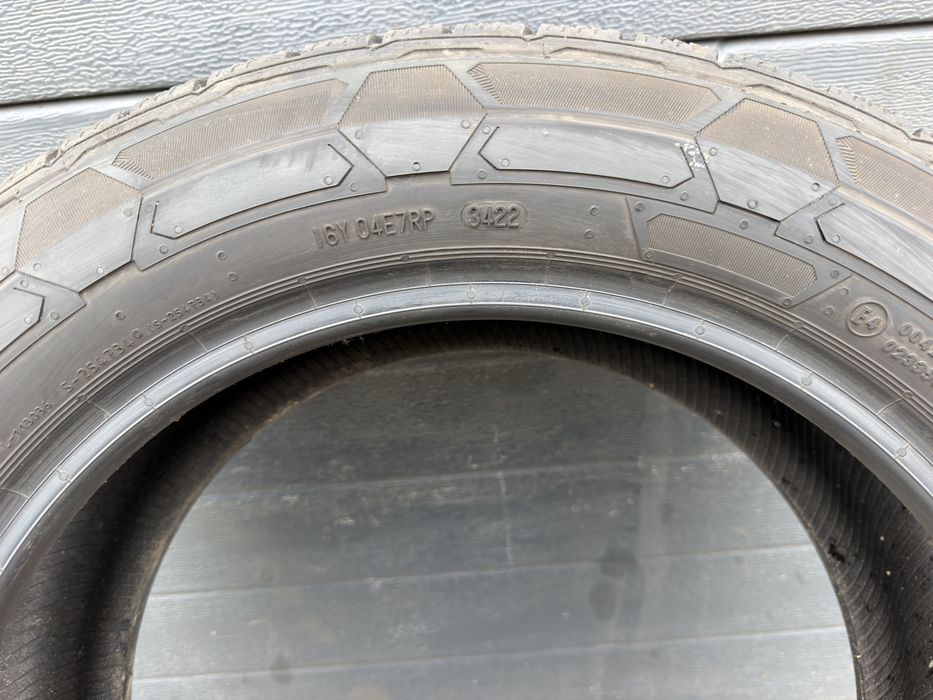 Pojedyncza opona zimowa Continental 225/55/17C 109/107T