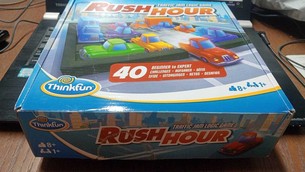 Jogo de Lógica Rush Hour ThinkFun – 40 Desafios (Cartas Seladas)