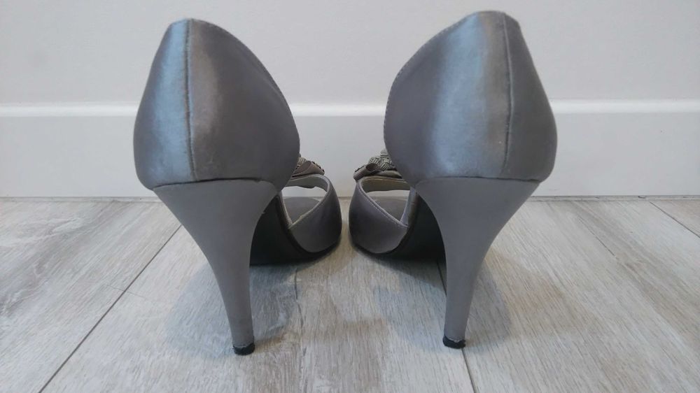 Buty na obcasie szare rozm. 40