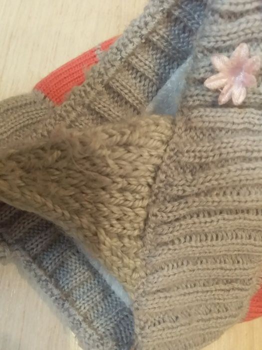 Шапка на термопідкладці  в дуже гарному стані.