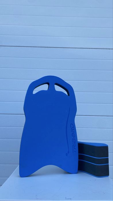 Prancha e pull buoy de natação