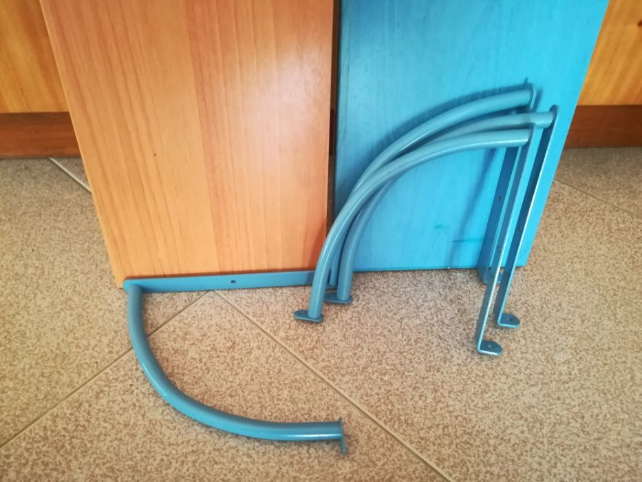 Prateleiras de madeira