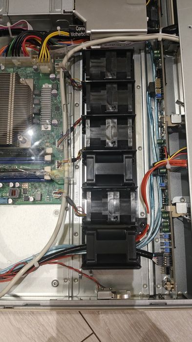 Kompaktowy serwer NTT 1U Xeon 1220 16GB RAM 4xHDD DVD 100% sprawny