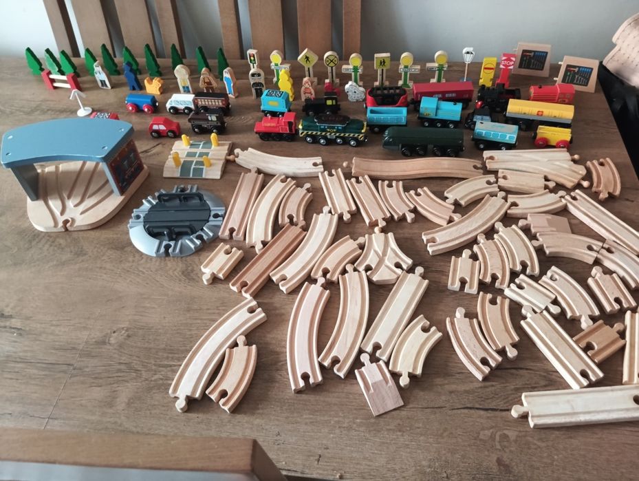 Zestaw torów+ elementy dodatkowe.