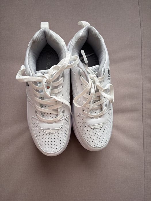 Кросівки трансформатори з роликами LieKick led