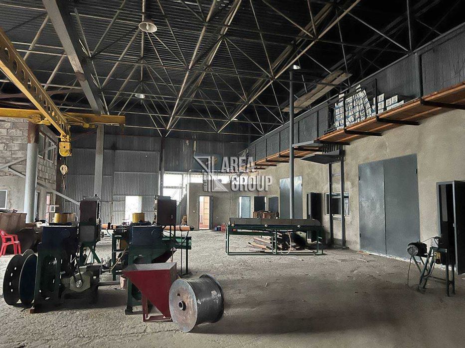 Продаж складсько-виробничого приміщення з власною територією.