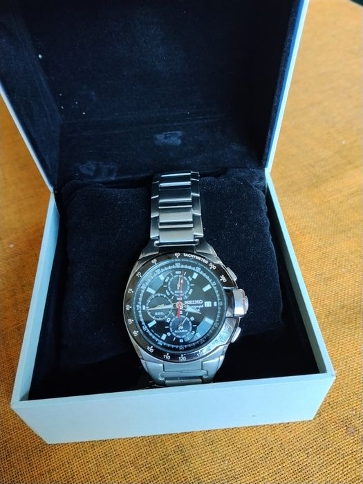 Sprzedam nie używany zegarek męski Seiko Kinetic SNA nowy