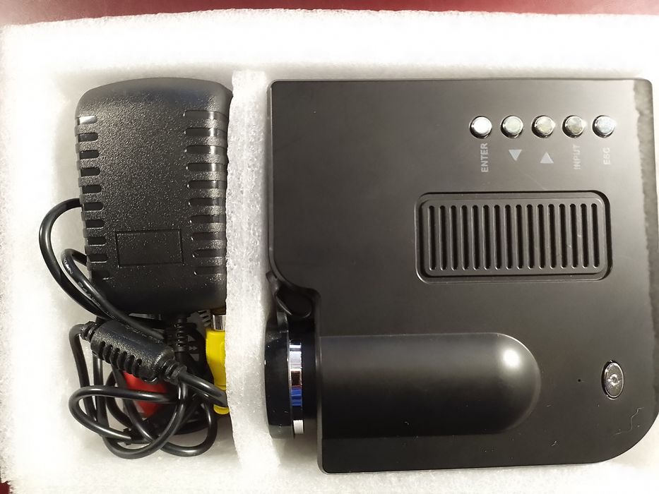 Проектор Led Projector UC28