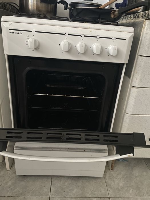 Fogao a gas com 4 bicos e forno