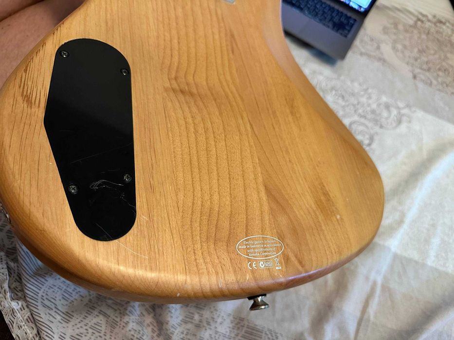 Бас-гітара Yamaha RBX, натуральний колір, 4 струни, стан 10/10