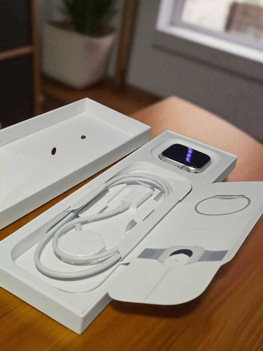 Apple Watch SE 2. generacji GPS + Cellular 40mm Silver + ładowarka