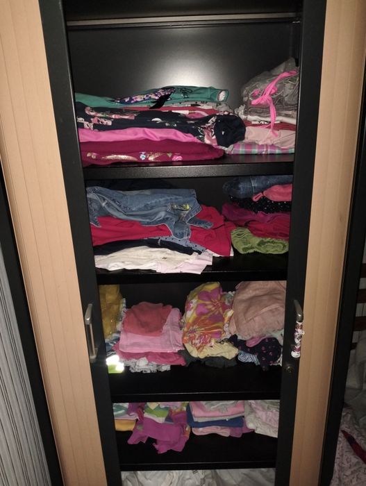 Шкаф металевий з полками