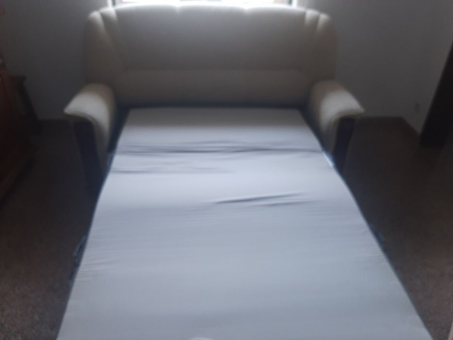 Vendo sofá cama Cadeira de secretária  Bicicleta de criança
