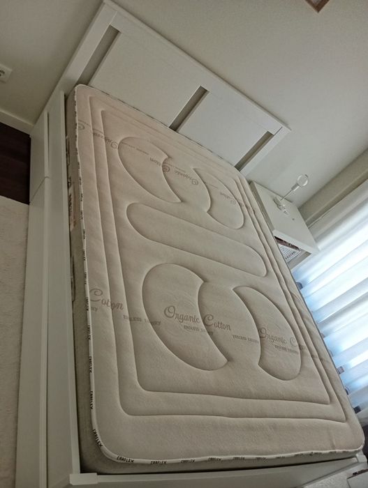 Vendo cama de casal Ikea e colchão