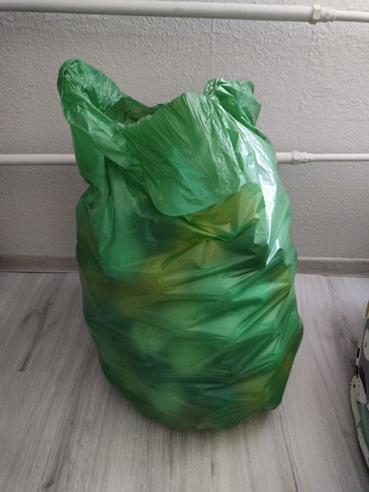 Suchy basen z piłkami