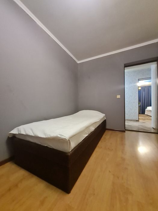 Три та чотирикімнатніі квартири різні райони, 8 спальн місць від 1500