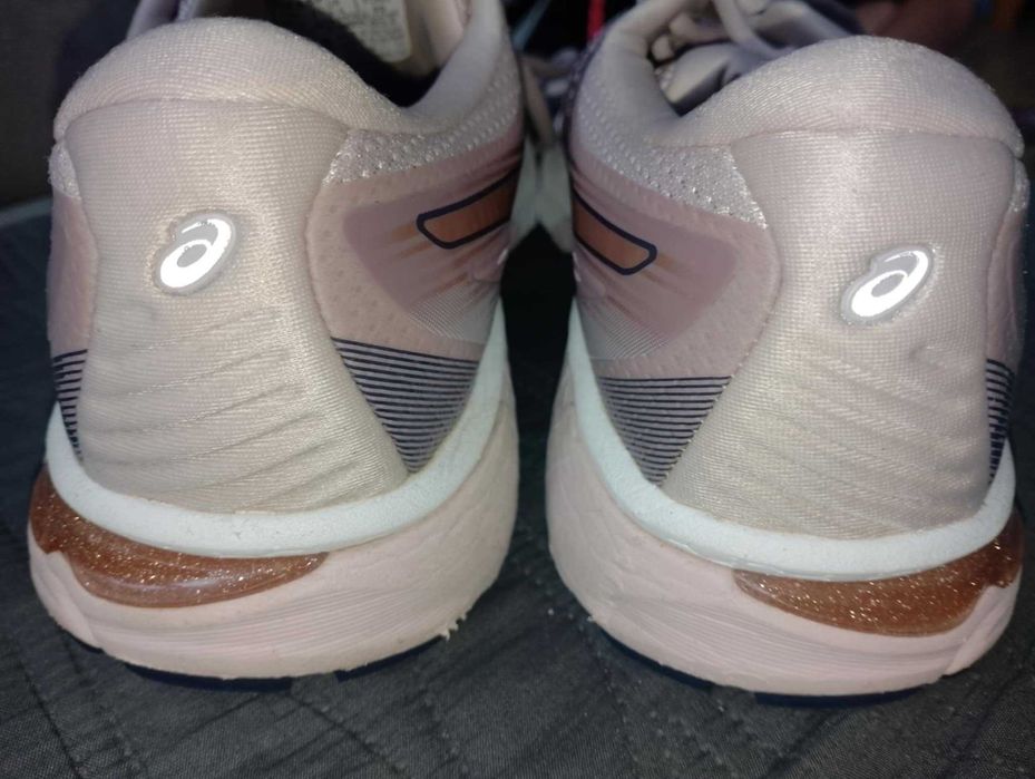 Asics GT2000 buty do biegania plaskostopie 39