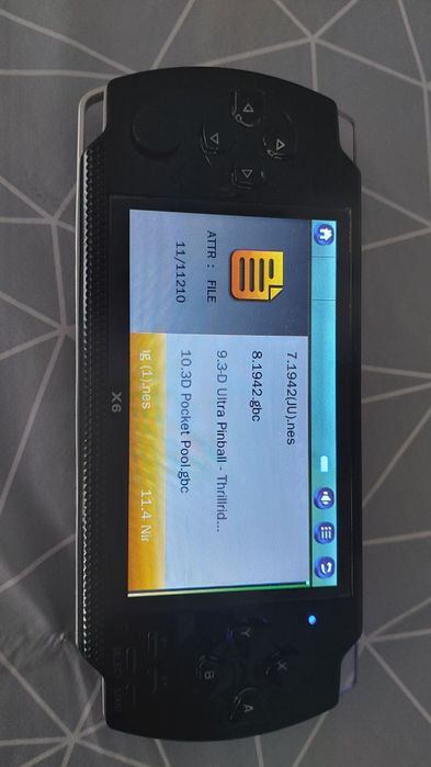 Consola Portátil com muitos muitos jogos (Como Nova)