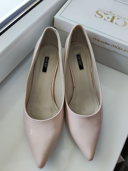 Buty pantofle czółenka 39 nude Vices