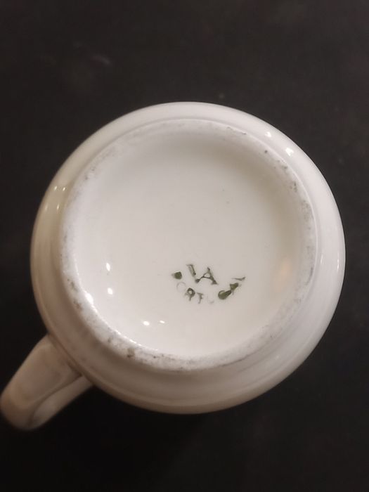 Pequena Leiteira individual da fabrica Vista Alegre - peça rara