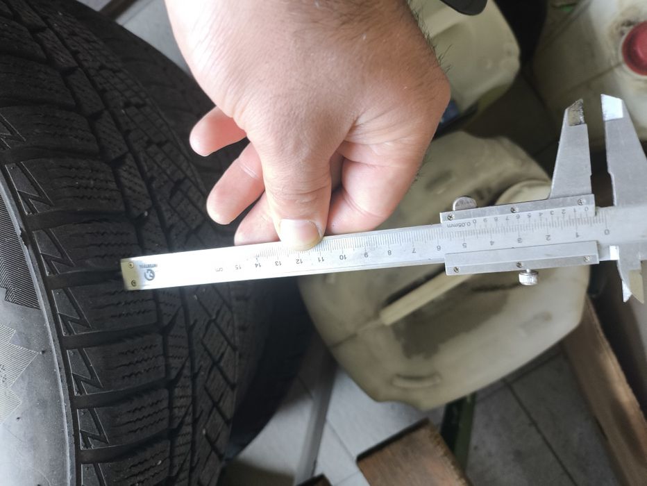 Продам шини 215/55 r17